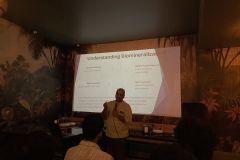 Biomineral-pearl-farming